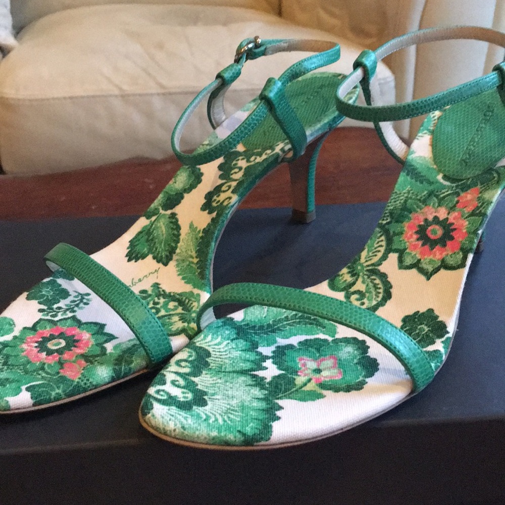 Brand New Burberry sandals size 36 1/2